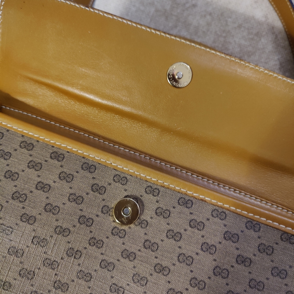 Vintage GUCCI GG Monogram Brown Tan Leather Large Canteen Round Crossbody  - Picture 7 of 16